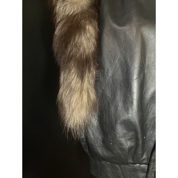 Vintage Luxury Leather Vest wth Genuine Raccoon Fur Sleeves–High-End European - Picture 9 of 16